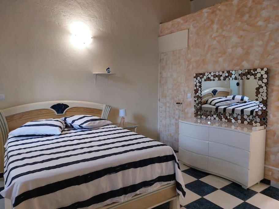 La Petite Maison, Spacieuse, Avec Jardin / Parking Sainte-Rose Kültér fotó