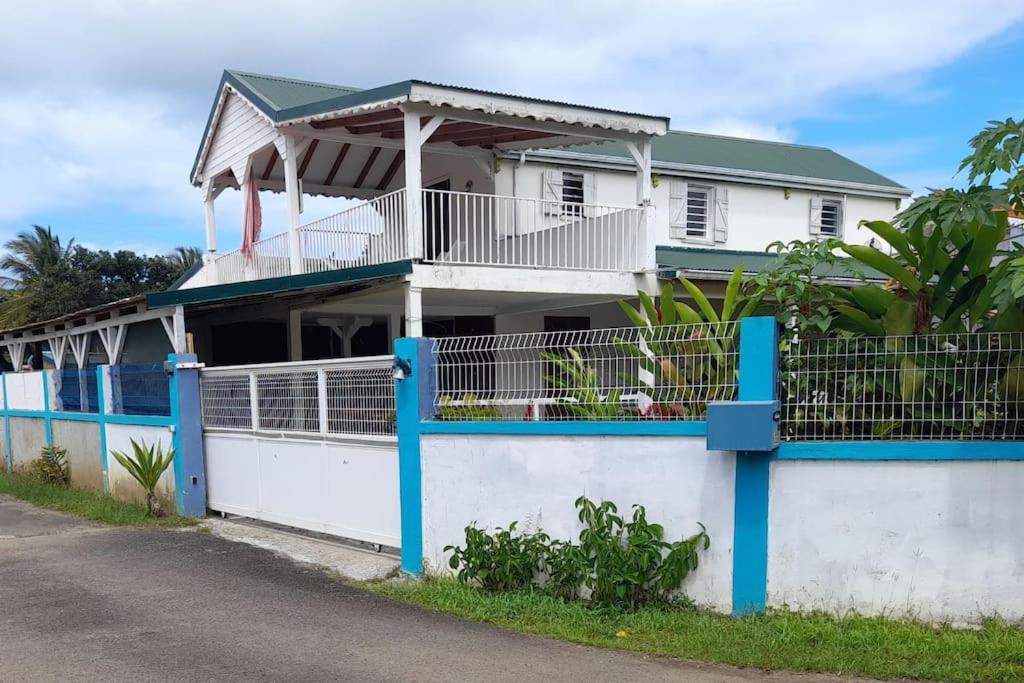 La Petite Maison, Spacieuse, Avec Jardin / Parking Sainte-Rose Kültér fotó